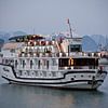 Dschunke in der Halong-Bucht (Vietnam) von t.ART