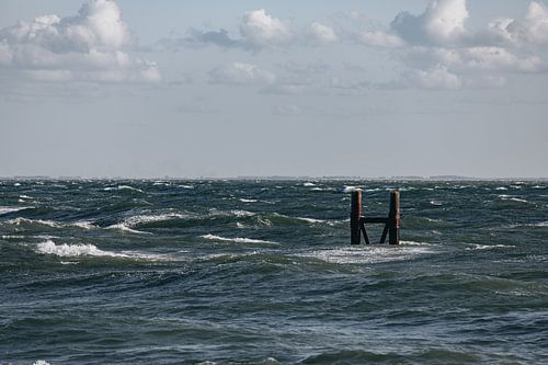 Vergezicht over onstuimige zee Westkapelle