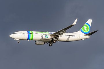 Landende Transavia Boeing 737-800. van Jaap van den Berg