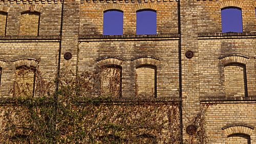 Ruïne van het pakhuis van het molencomplex Böllberg in Halle in Duitsland