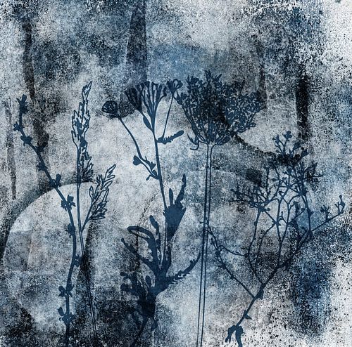 Bloemen en grassen abstract botanisch schilderij in blauw, wit, zwart