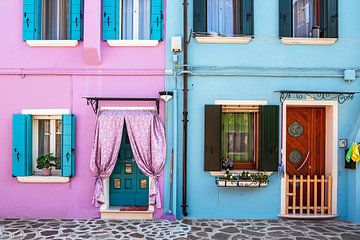 Kleurrijke gebouwen op het eiland Burano bij Venetië, Italië.
