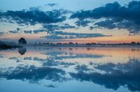 les nuages reflètent Aekingerzand, wt donne un reflet particulier