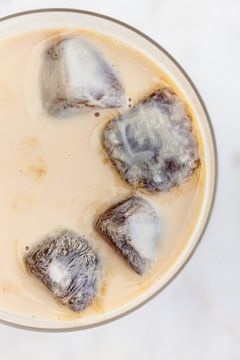 Eiskaffee mit Kokosnussmilch