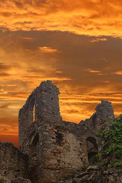 Ruines du château au crépuscule sur Ines Porada