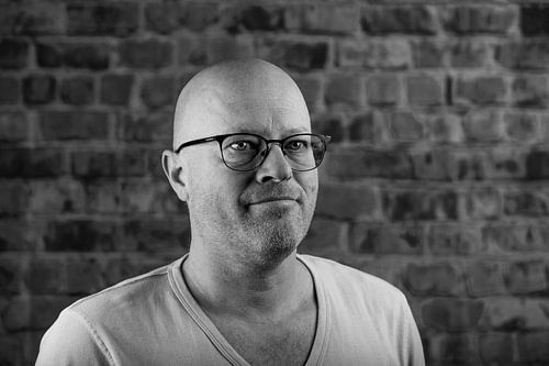 Zelfportret in zwart/wit.