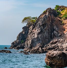 Chanthaburi's rocky coastline by jorryt Meijer