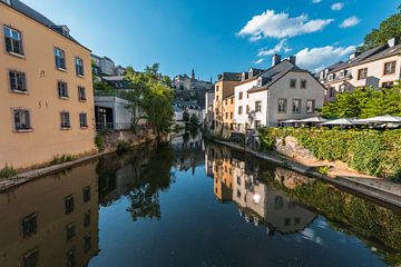 Luxembourg - Vue sur la vieille ville et l'Alzette (0149) sur Reezyard