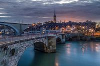 Vieille ville de Berne avec l'Aar au coucher du soleil