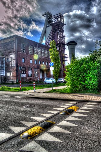 Wegmarkering met transportbandtorens