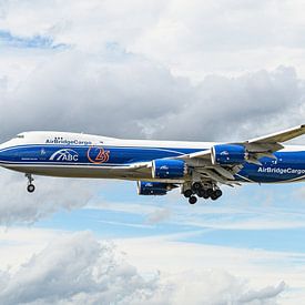 L'avion cargo Boeing 747-8 d'AirBridgeCargo. sur Jaap van den Berg
