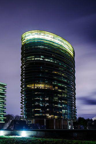 Finanzamt Apeldoorn (Niederlande) bei Nacht