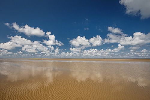 Our beautiful coast with Dutch sky by Eddy 't Jong