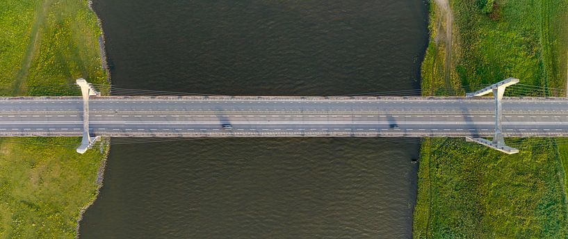 Pont suspendu au-dessus de la rivière IJssel  par Sjoerd van der Wal Photographie