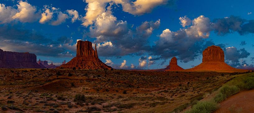 Monument Valley Tribal Park, panoramic photo by Gert Hilbink