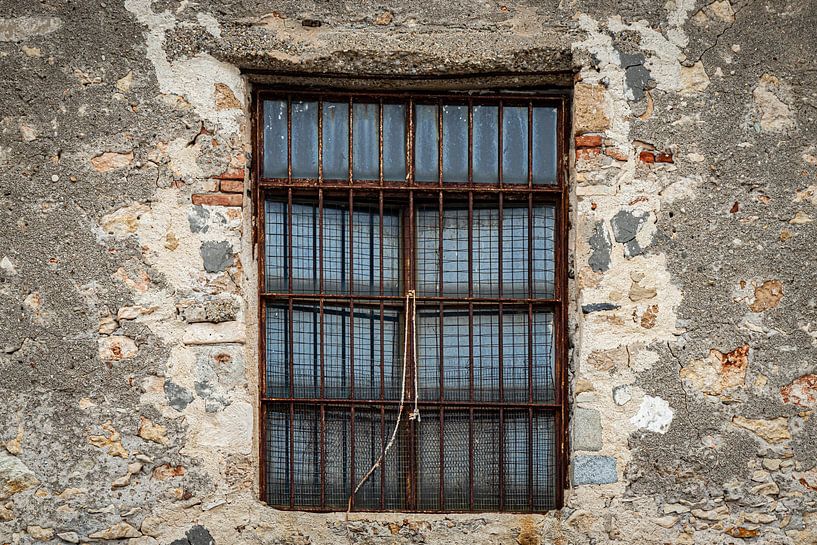 Abandoned window by Irene Ruysch fotografie