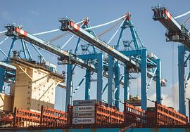Container ship detail at the quay by scheepskijkerhavenfotografie