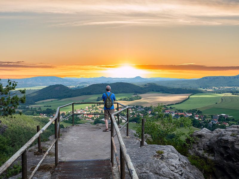 Vue sur les montagnes de grès de l'Elbe au coucher du soleil par Animaflora PicsStock