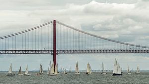 Ponte 25 de Abril - Lissabon - Portugal van Teun Ruijters