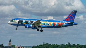 Brussels Airlines Airbus A320 mit Schlümpfe-Lackierung.