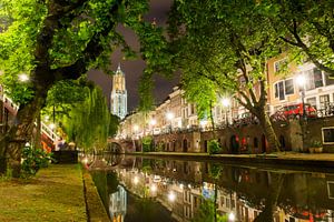 Utrecht Oudegracht: Domtoren vanaf Oudegracht-Tolsteegzijde van Martien Janssen