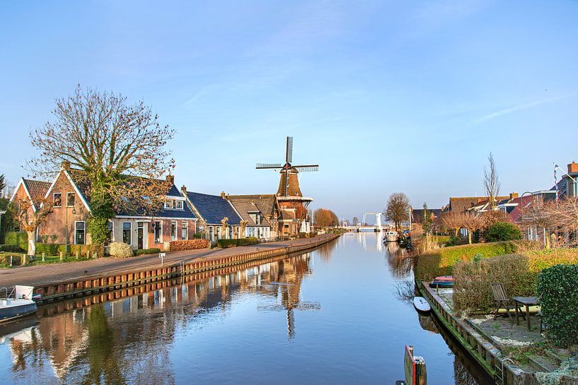 Mühle von Burdaard am frühen Morgen, in Friesland von Maria-Maaike Dijkstra