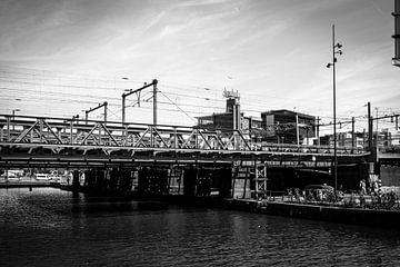 Spoorbrug in Amsterdam van Peter Bouwknegt