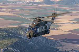 Griechischer NH-90-Hubschrauber während eines Luft-Luft-Fotoshootings.