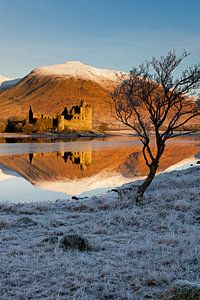 Sonnenaufgang auf Kilchurn Castle, gespiegelt in Loch Awe, Argyll und But