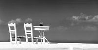 Tisch für zwei, in schwarz und weiß von Henk Meijer Photography Miniaturansicht