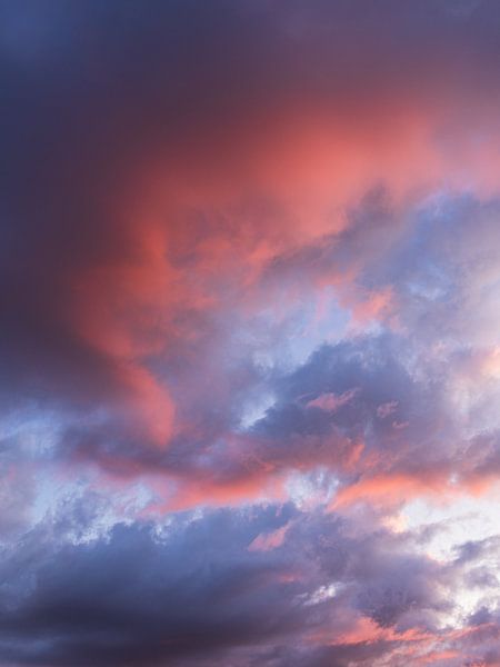 Sky with clouds at sunrise by Rico Ködder