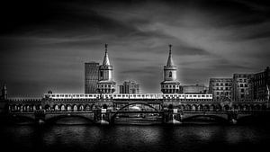 Oberbaumbrücke über die Spree in Berlin 06