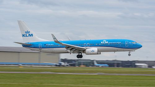 KLM Boeing 737-800 passagiersvliegtuig. van Jaap van den Berg