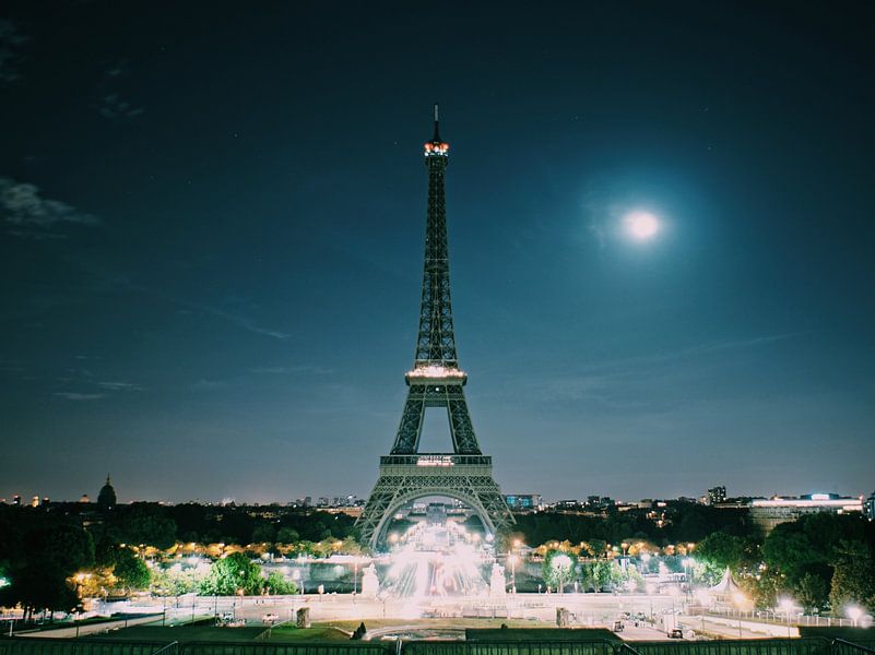 Paris by Hello Pompoyo