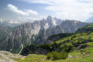 Blick auf die Cadini di Misurina in den Dolomiten während des Frühlings