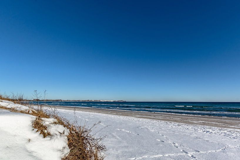 Winter: Schnee am Strand in Juliusruh auf Rügen von GH Foto & Artdesign