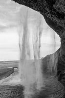 Behind the veils: Seljalandsfoss in Black and White