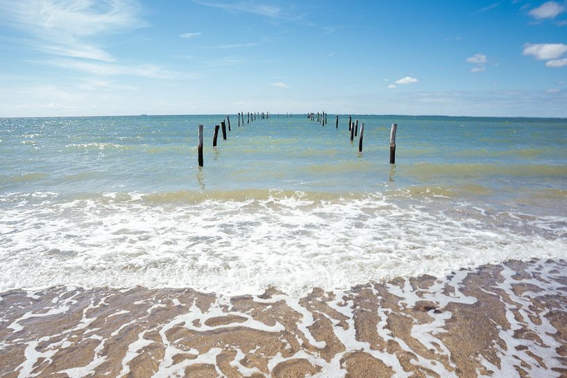 Gate in the sea by Laura Bosch
