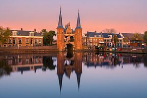 La porte de l'eau à Sneek, en Frise, aux Pays-Bas sur Henk Meijer Photography