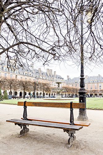 Bank am Place des Vosges, Paris, Frankreich Reisefotografie