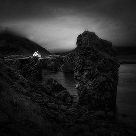 L'atmosphère mystérieuse d'Anarstapi Islande. sur Saskia Dingemans Awarded Photographer