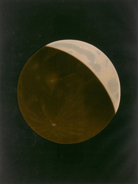 Étienne Léopold Trouvelot, "Éclipse partielle de lune" dans Le manuel de dessins astronomiques de Trouvelot, 1882. par Teylers Museum