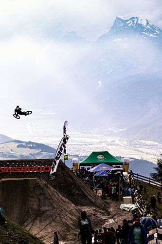 Mountainbike in den Sonnenuntergang