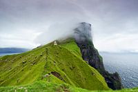 Vuurtoren in de wolken, Kallur, Kalsoy, Faeröer Eilanden