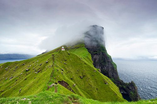 Phare dans les nuages, Kallur, Kalsoy, îles Féroé
