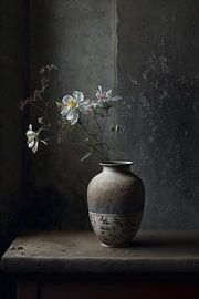 Stilleben mit Vase und Blumen und Betonhintergrund