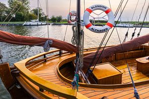 Zeesboot Blondine