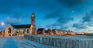 Alte Kirche oder Andreaskerk in Katwijk bei Nacht von Arjan van Duijvenboden