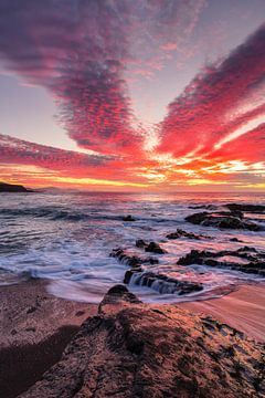 Kleurrijke zonsondergang aan de kust van Markus Lange