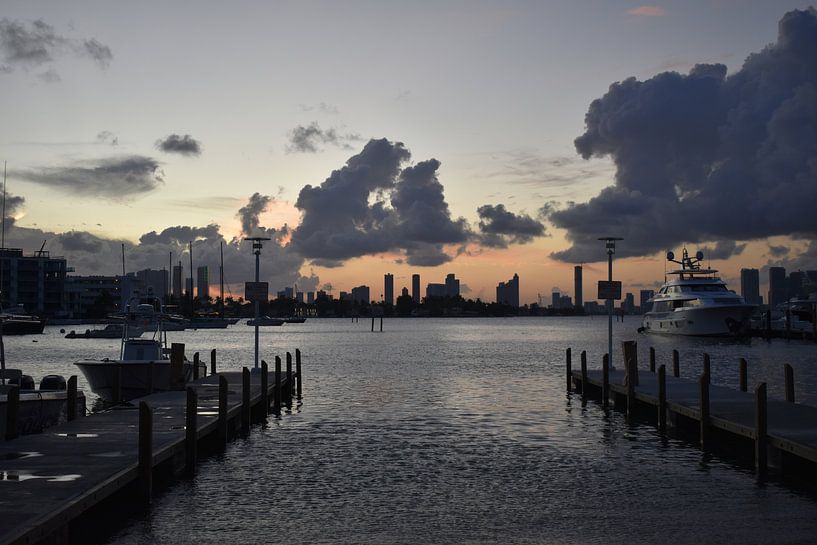 Skyline Miami bei Sonnenuntergang von Mozzafiato